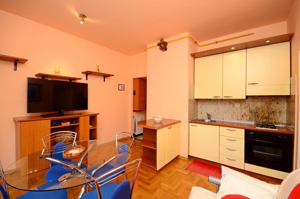 Apartment Blazenka พูลา ภายนอก รูปภาพ