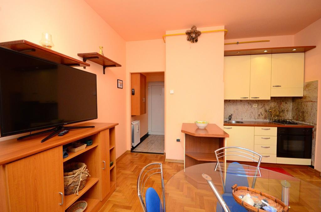 Apartment Blazenka พูลา ภายนอก รูปภาพ