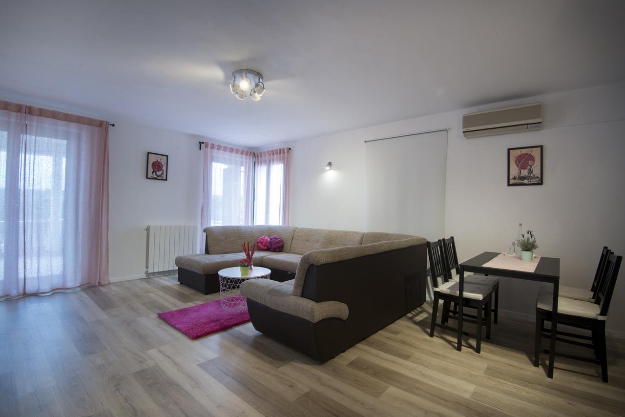Apartment Blazenka พูลา ภายนอก รูปภาพ
