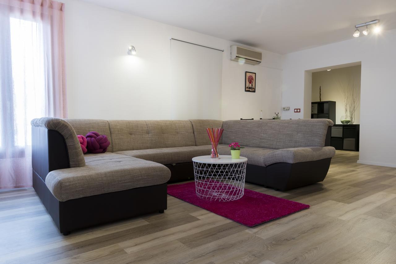 Apartment Blazenka พูลา ภายนอก รูปภาพ