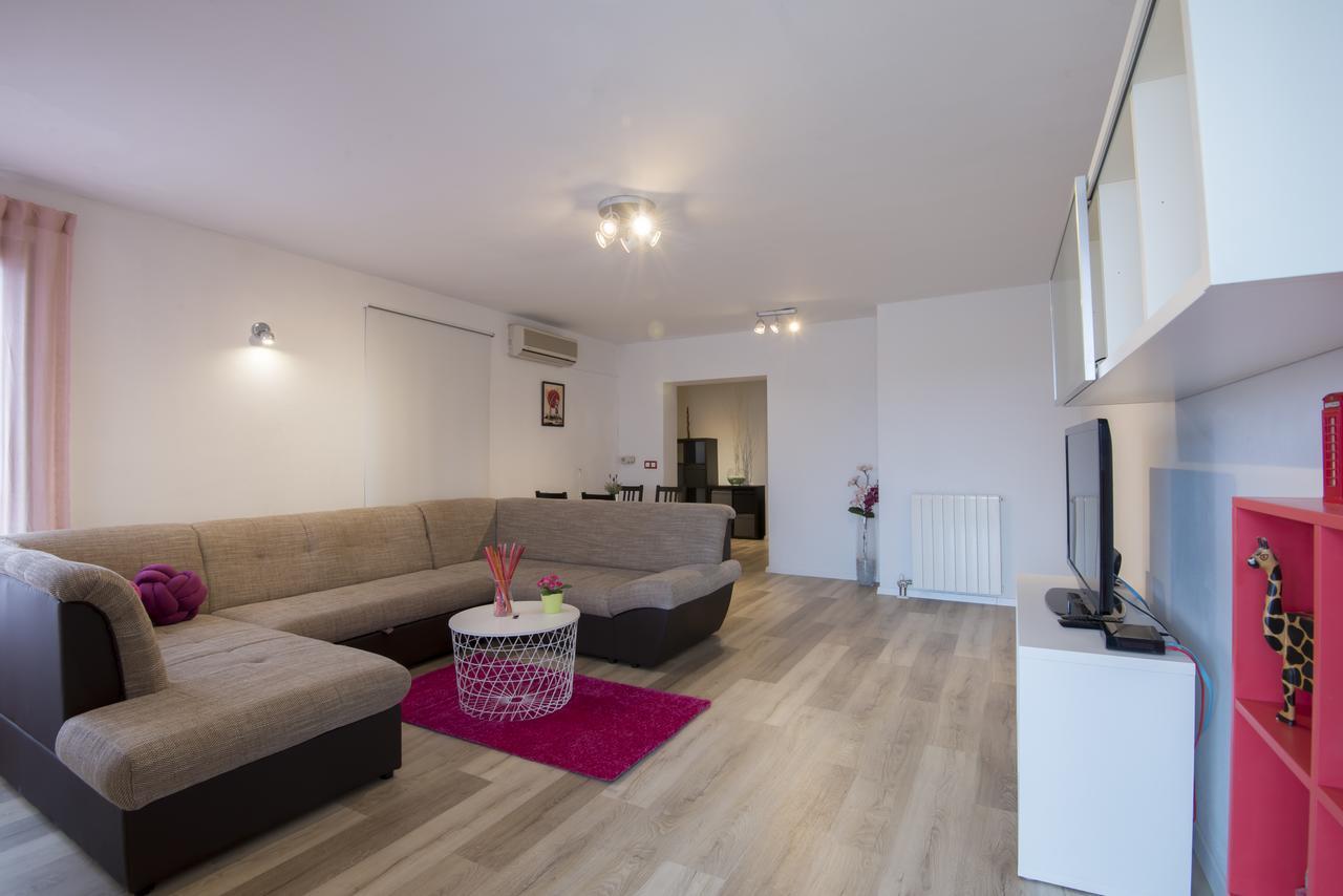 Apartment Blazenka พูลา ภายนอก รูปภาพ