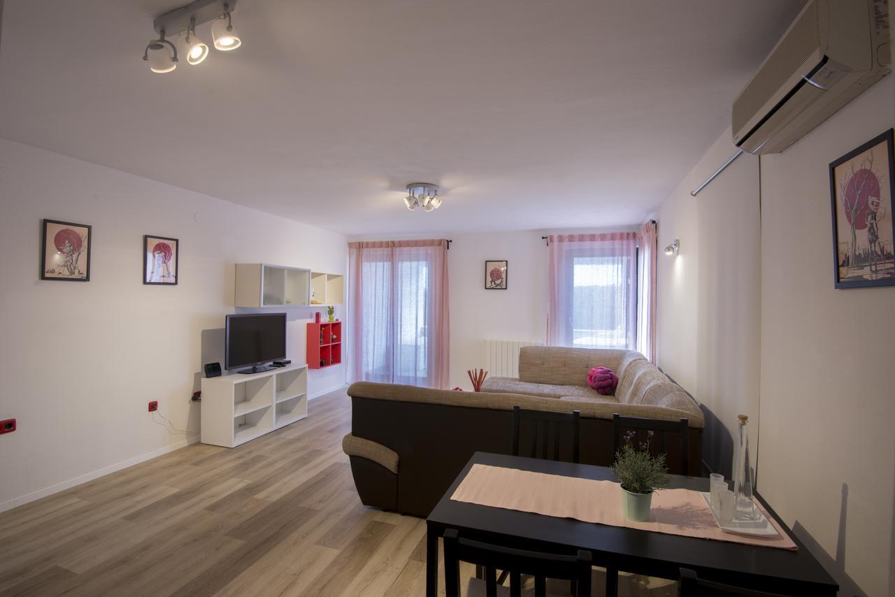 Apartment Blazenka พูลา ภายนอก รูปภาพ