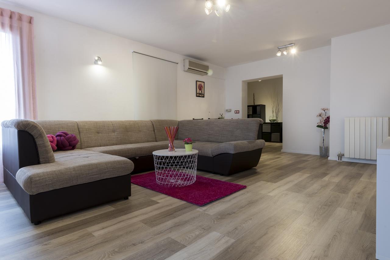 Apartment Blazenka พูลา ภายนอก รูปภาพ